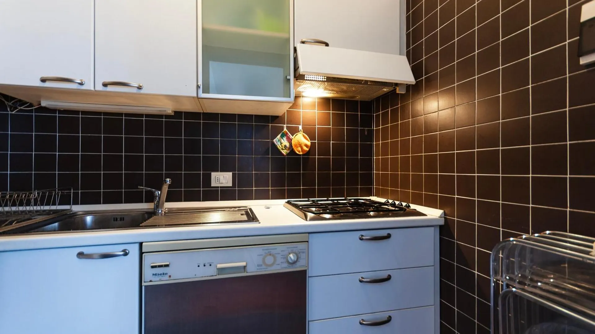 Youhosty - Loreto 1 Bedroom Apartment Milan 0*,  Italy