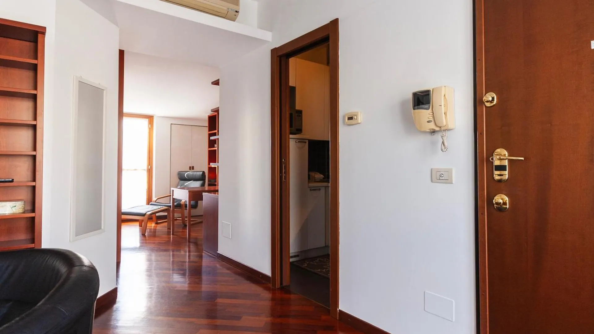 Youhosty - Loreto 1 Bedroom Apartment Milan
