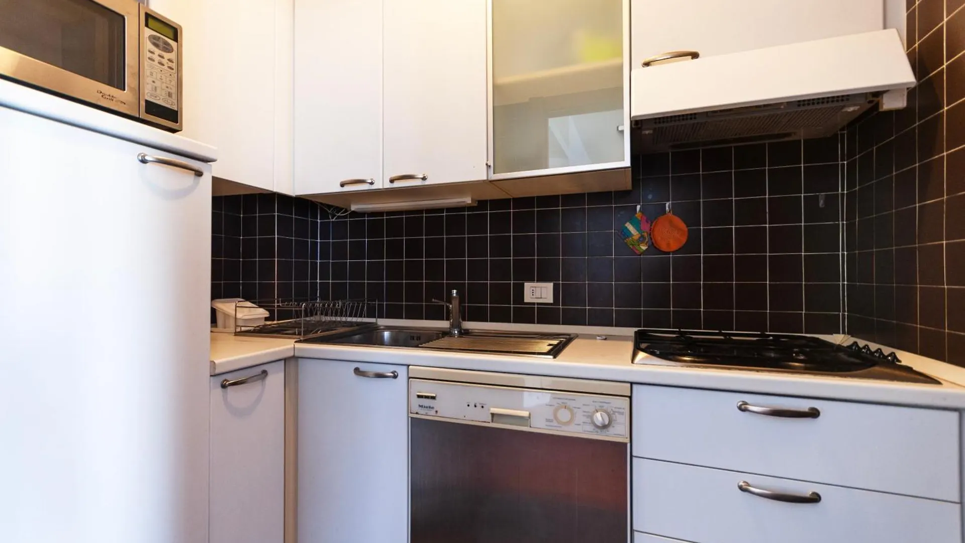 Youhosty - Loreto 1 Bedroom Apartment Milan