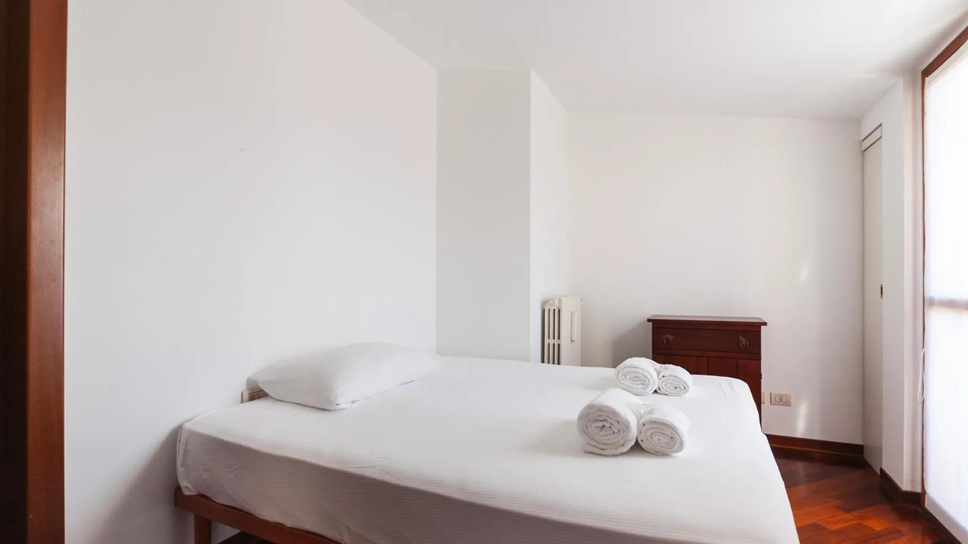 Youhosty - Loreto 1 Bedroom Apartment Milan